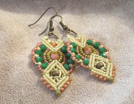 עגילי 'אינקה' שמנת וירוק