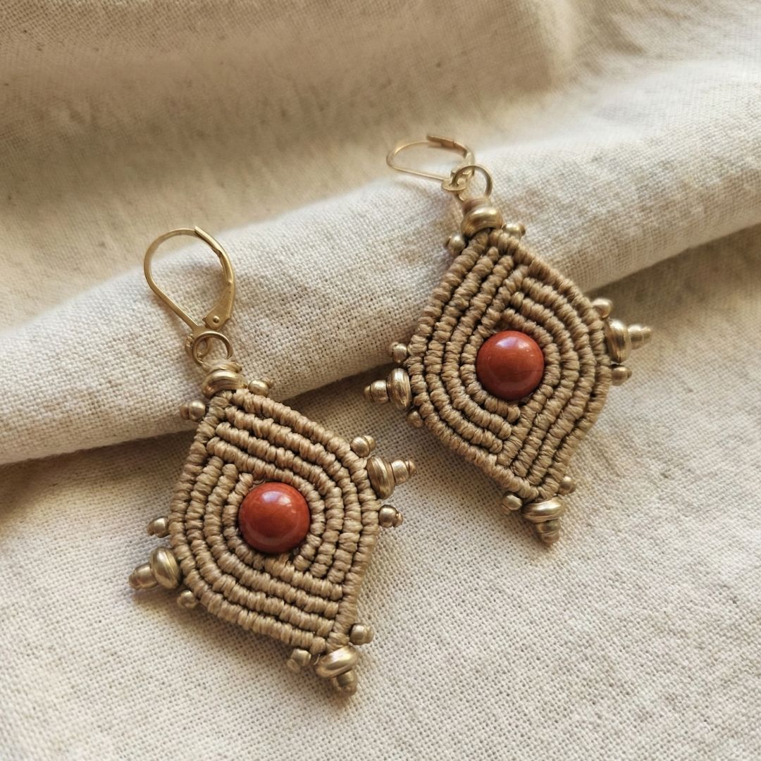 עגילי 'הופי' קאמל וג'ספר אדום