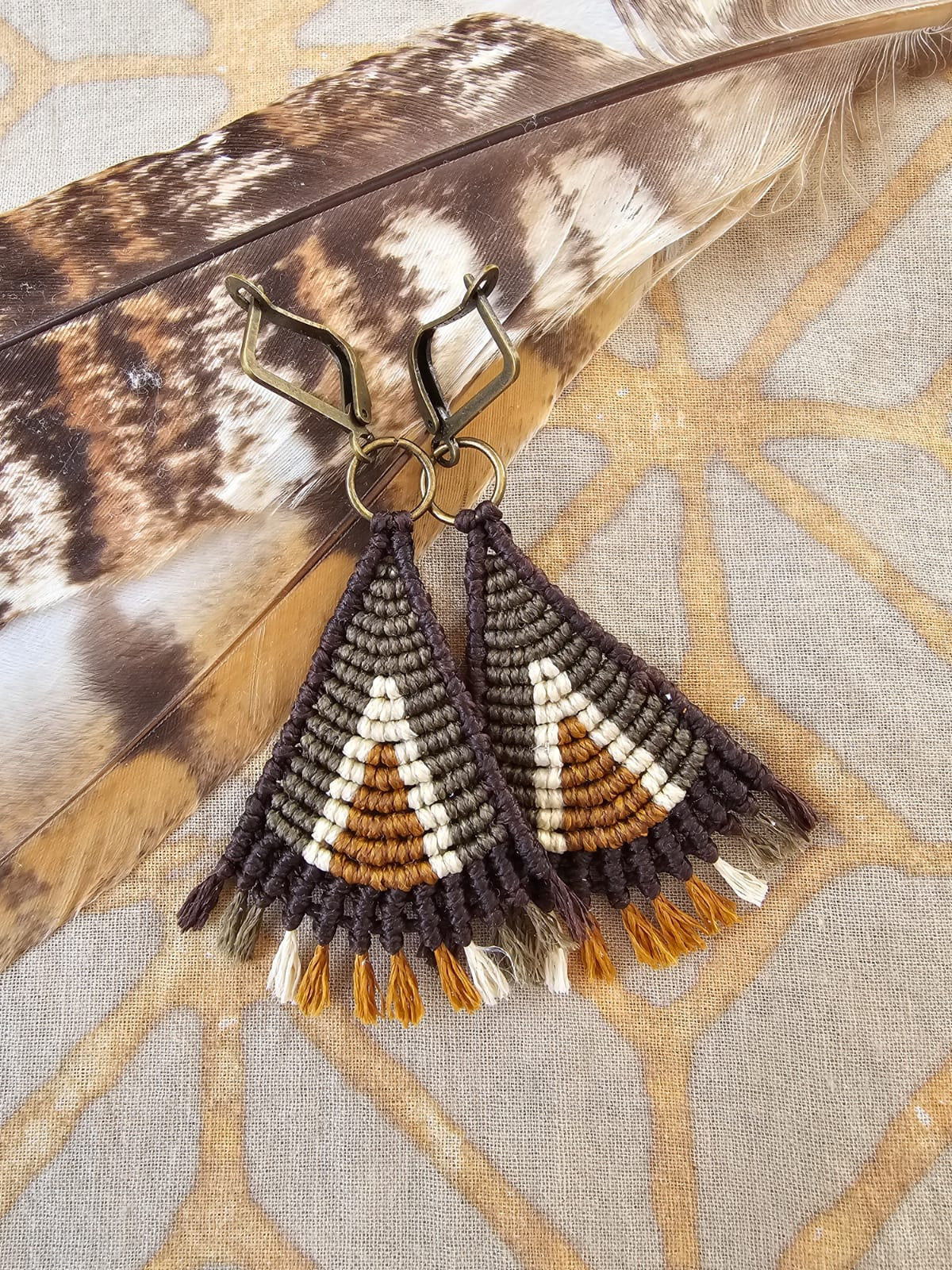 עגילי 'טיפי' זית וחום