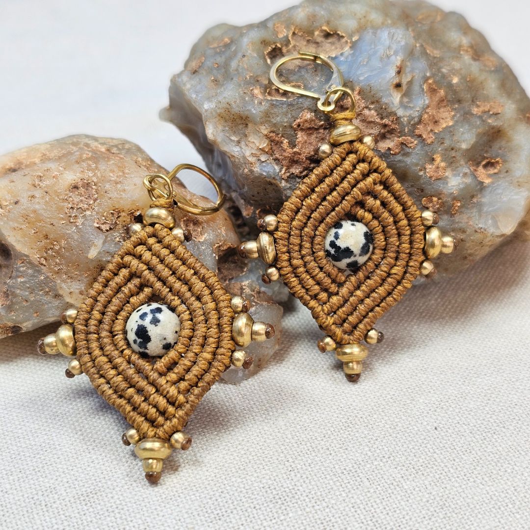 עגילי 'הופי' חום וג'ספר דלמטי