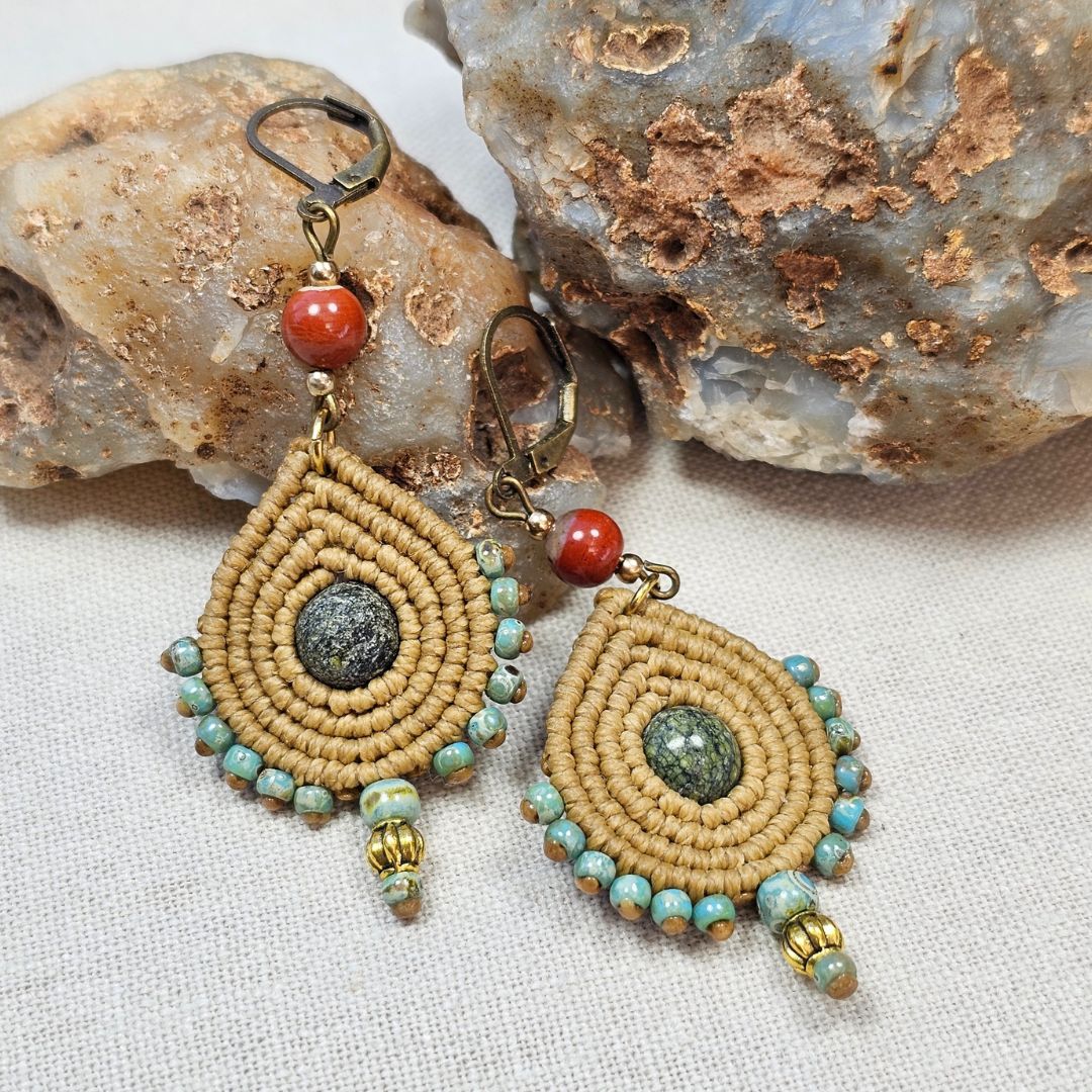 עגילי 'טיפה' בצבע קאמל