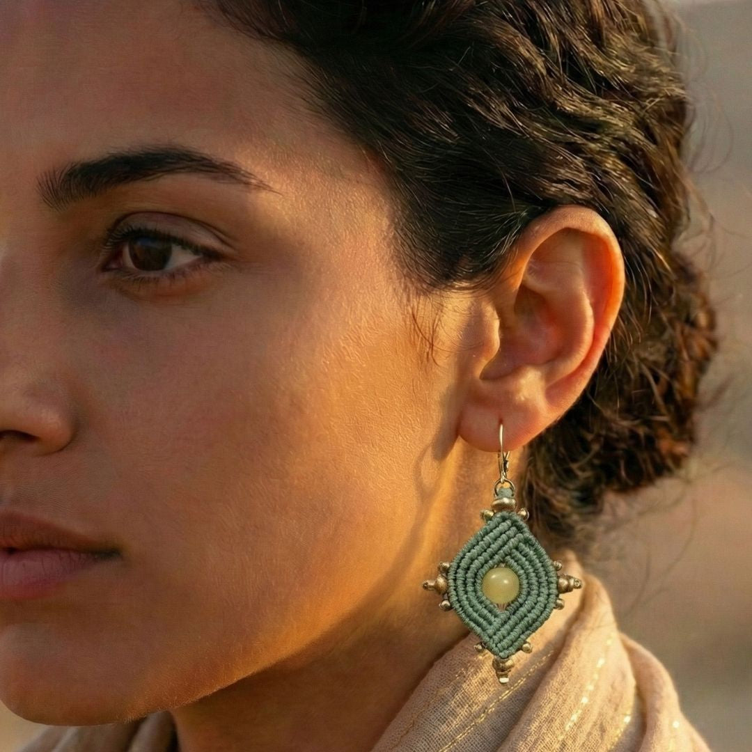 עגילי 'הופי' ירוק מרווה וסיטרין