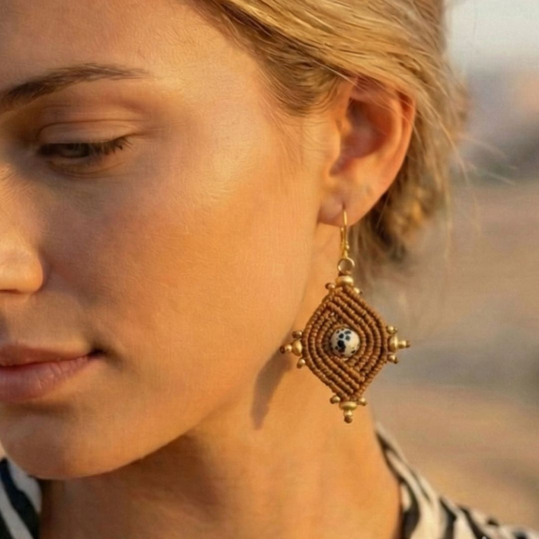 עגילי 'הופי' חום וג'ספר דלמטי