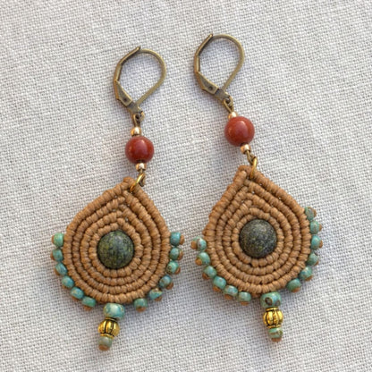 עגילי 'טיפה' בצבע קאמל