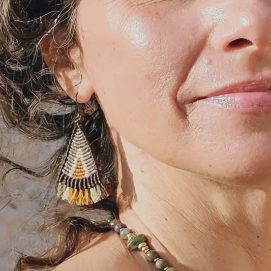 עגילי 'טיפי' זית וחום