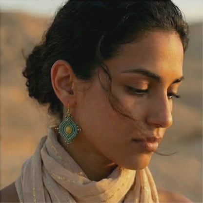 עגילי 'הופי' ירוק מרווה וסיטרין